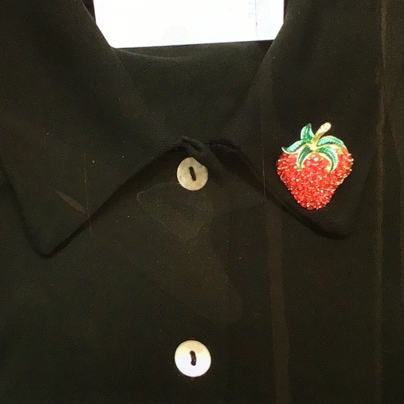 Strawberry Brooch   🌸[2/$30.00]🌸 - Picture 2 of 3